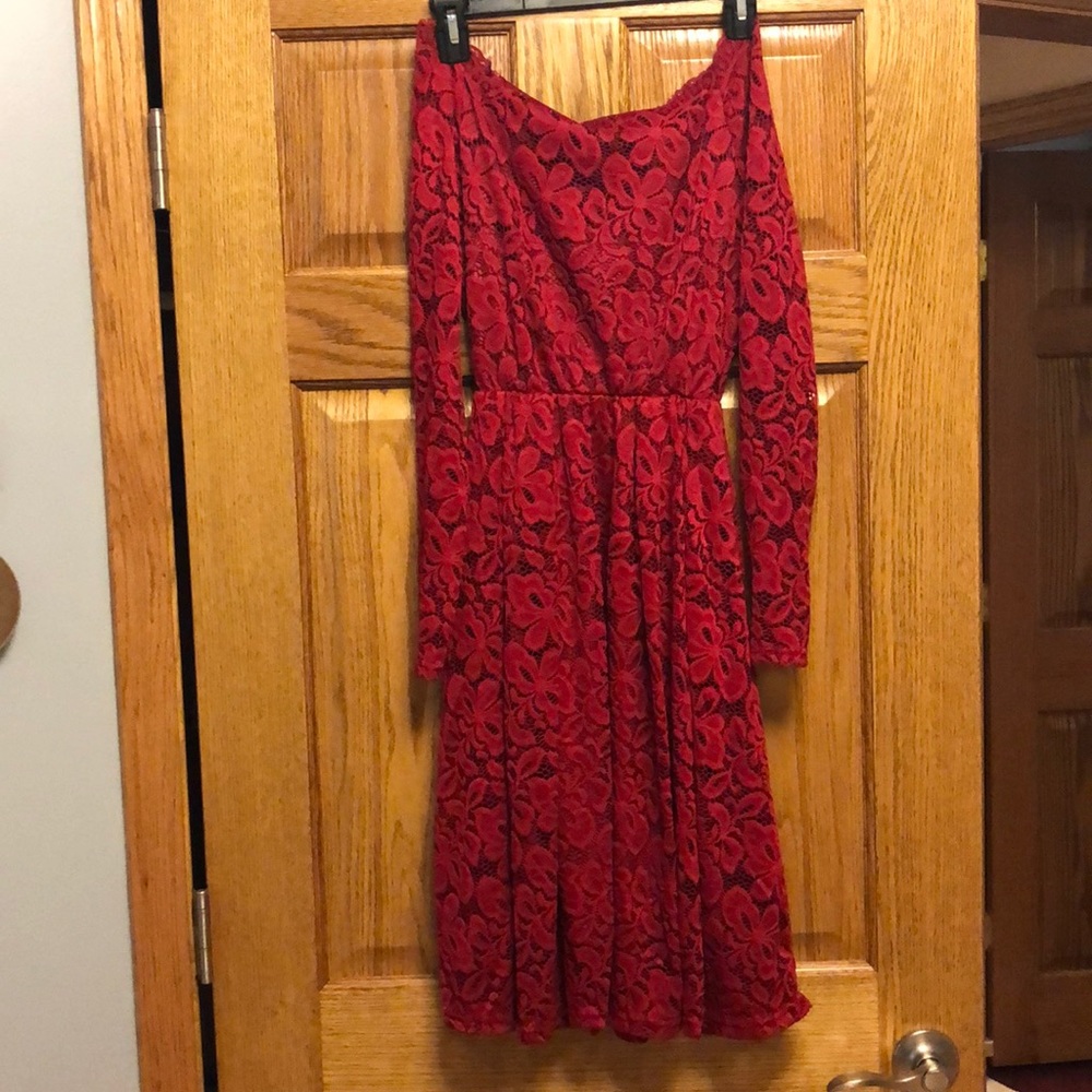 Off shoulder lace dress